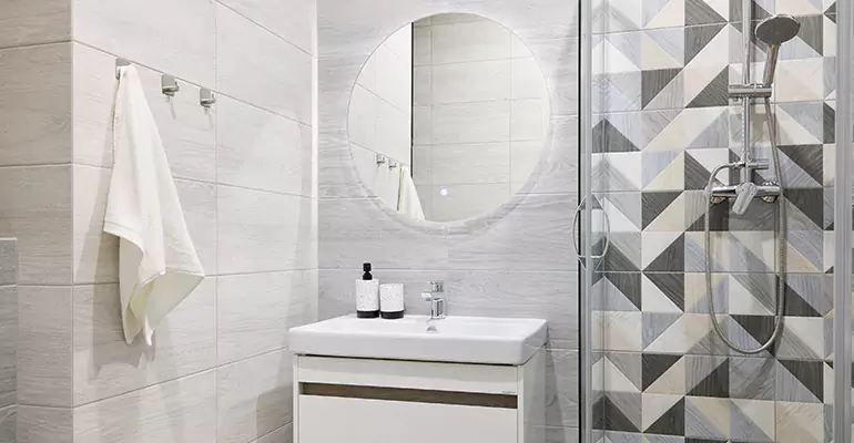 Small Master Bathroom Remodel in Cadiz